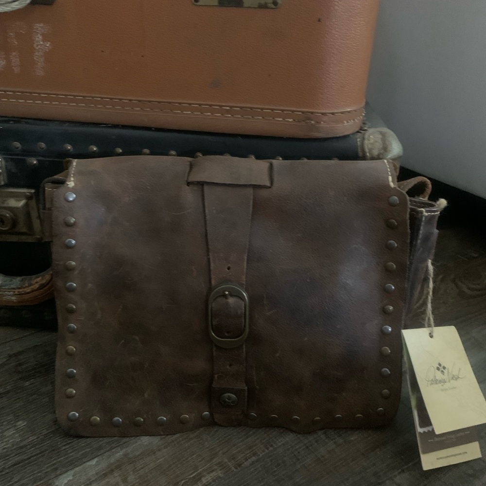 PATRICIA NASH STUDDED MANTOVA CHOCOLATE BROWN DISTRESS CROSSBODY MESSENGER BAG